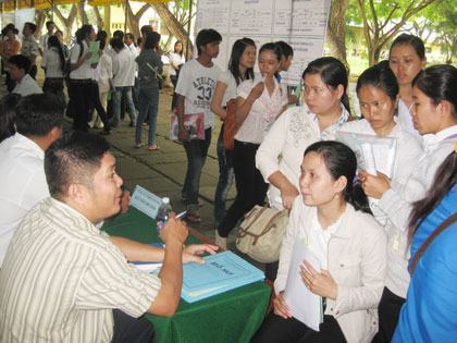 ĐH ngoài công lập thua hai lần trên một sân