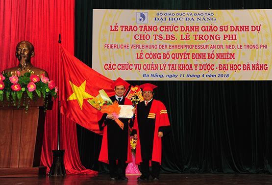 Trao tặng danh hiệu Giáo sư danh dự cho TS, bác sỹ Lê Trọng Phi