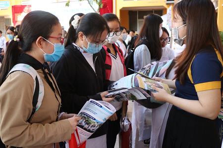 Xét tuyển Đại học “lưu động” mùa dịch Covid-19: Đại học Gia Định áp dụng hình thức nhận hồ sơ ngay tại nhà của thí sinh