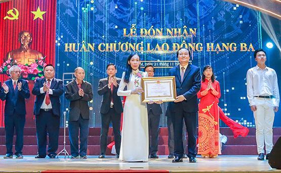 Bộ trưởng đặt mục tiêu cho Trường ĐH Văn Lang trong 10 năm tới