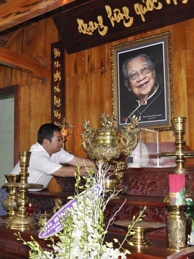 Di cốt GS Trần Văn Khê an vị tại Bình Dương