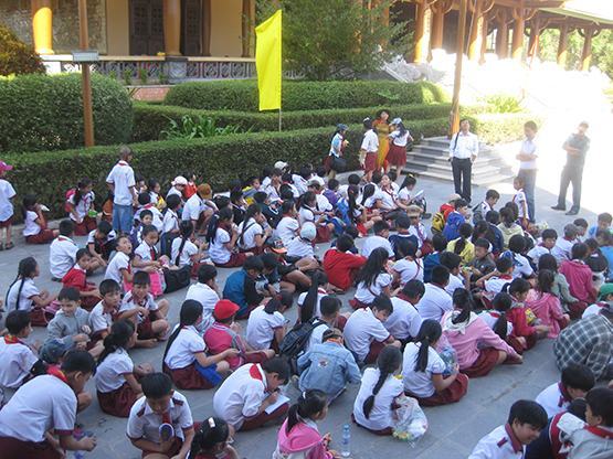 Học sử ở đền Bến Dược