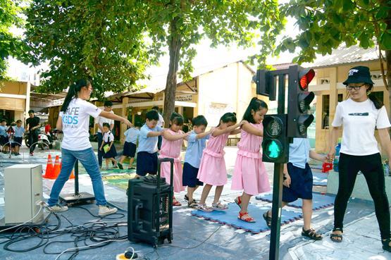 Mang Hành trình đi bộ an toàn tới các trường tiểu học