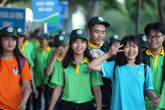 Đi bộ trên vỉa hè nhằm lập lại trật tự lòng lề đường