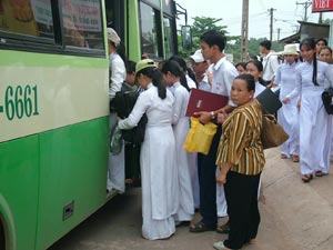 Dịch vụ xe đưa đón học sinh: Góp phần giảm ùn tắc giao thông