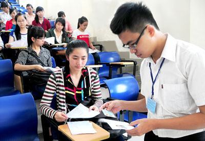 Điểm sàn đại học năm 2014: Thấp nhất 13, cao nhất 18