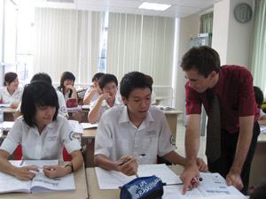 Diễn đàn “Sinh viên yếu ngoại ngữ: vì sao?”: Sinh viên còn ngại… nói