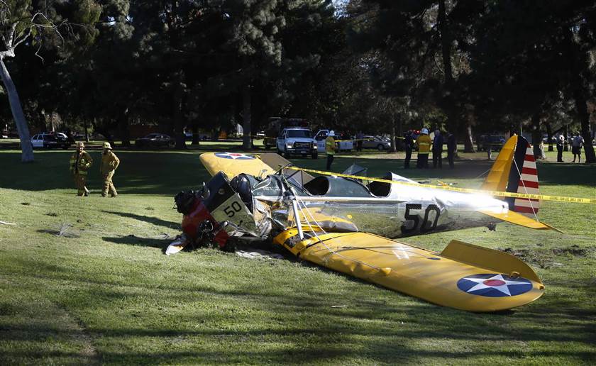 Diễn viên Harrison Ford gặp nạn khi lái máy bay