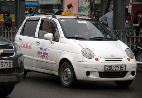 Đình chỉ 7 hãng taxi ở Hà Nội và TP HCM