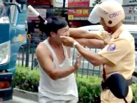 Đình chỉ CSGT đập gậy vào đầu lái xe tải