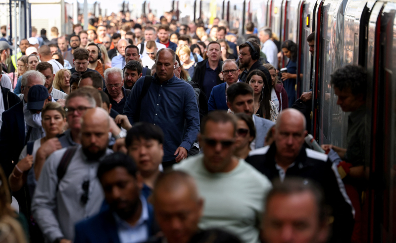 Đình công lớn nhất 30 năm khiến đường sắt Anh tê liệt