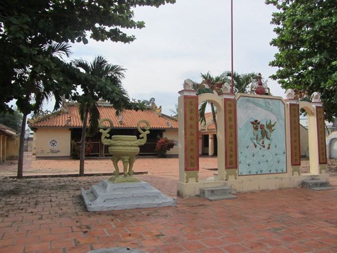 Đình làng Việt thờ vua Chăm