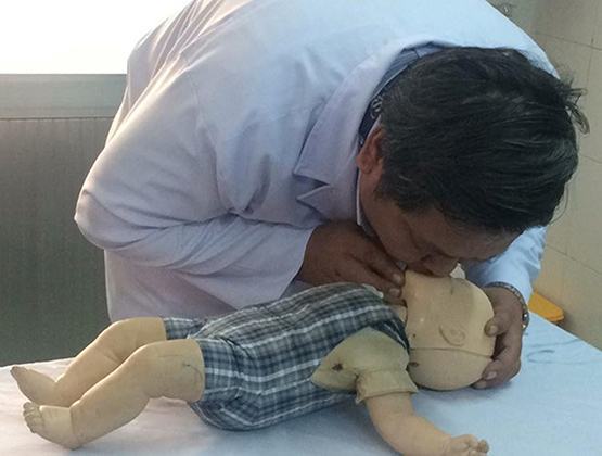 Nguy kịch vì dị vật đường thở