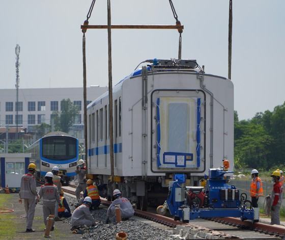 Đoàn tàu thứ 2 lên đường ray Metro số 1 ảnh 1