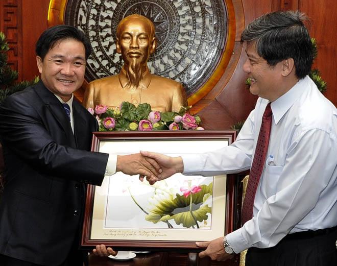 Đoàn thanh niên Lào trao đổi kinh nghiệm tập hợp thanh niên