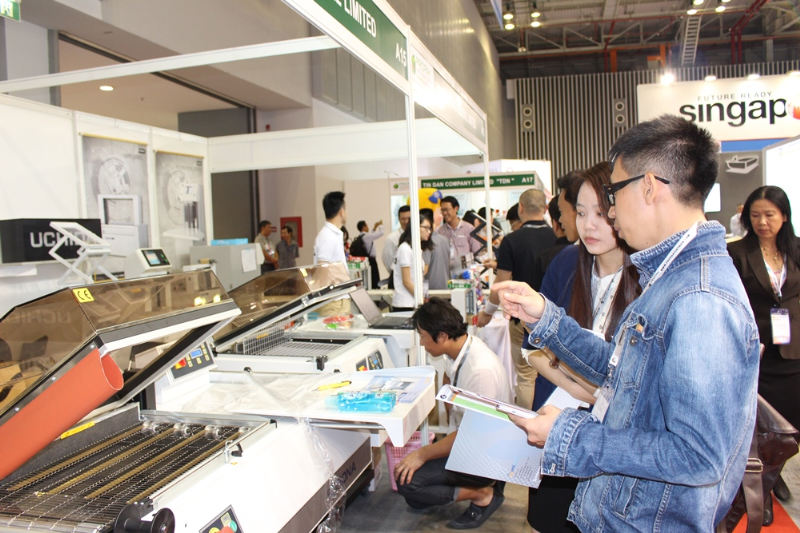 Khách tham quan Triển lãm ProPak - Plastic& Ruber 2016