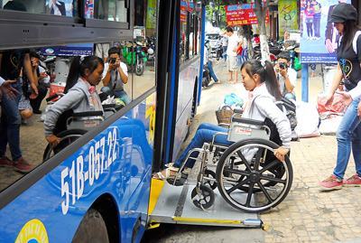 Doanh nghiệp, xã viên đầu tư xe buýt sạch ở TPHCM – Vì lợi ích cộng đồng