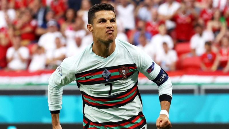 Đoạt giải Vua phá lưới EURO, Ronaldo đi vào lịch sử