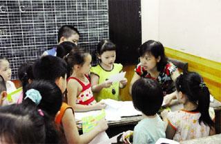 Dốc túi cho con luyện thi vào lớp 1