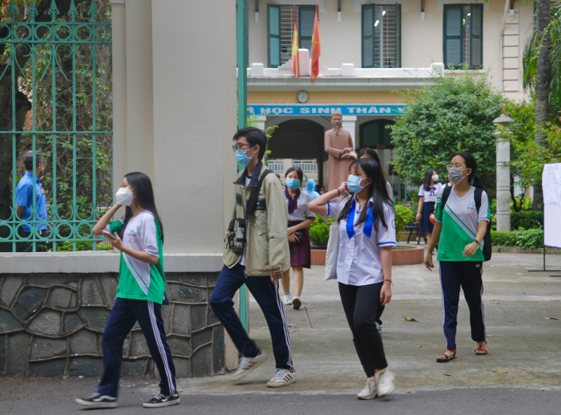 Đối sánh kết quả thi tốt nghiệp THPT: Học sinh thành phố chú trọng toán, ngoại ngữ - ảnh 2