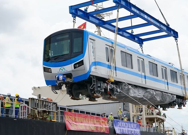 Đón tàu Metro số 1