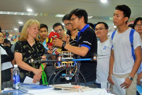 Chia sẻ tri thức đến cộng đồng