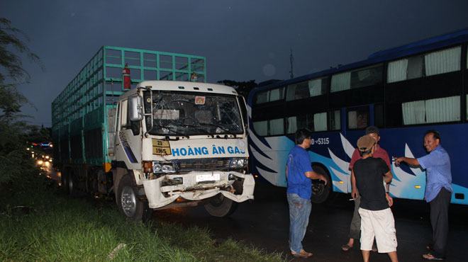 Đồng Nai: tông liên hoàn, 3 xe hư hỏng nặng