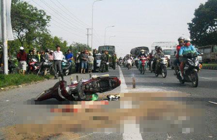 Đồng Nai: Xe tải cán chết cả gia đình một trung úy bộ đội