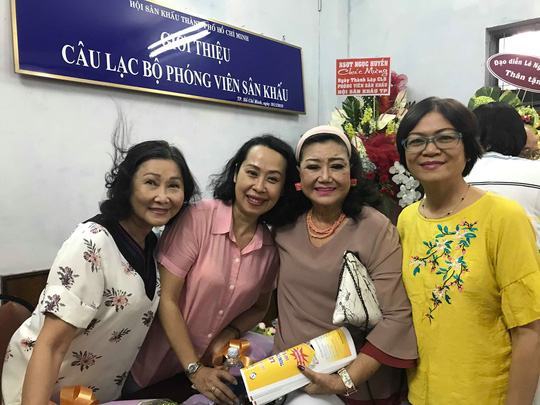 Đông nghệ sĩ hội ngộ trong ngày ra mắt CLB Phóng viên sân khấu