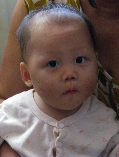 Đồng Tháp: Truy tố 2 bị can vụ hành hạ bé gái 9 tháng tuổi