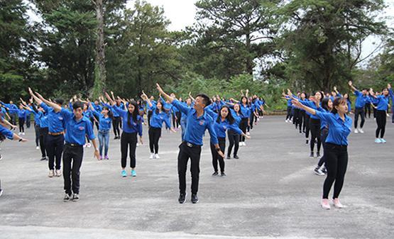 Sinh viên Đà Lạt với chương trình “Trường tôi là số 1”
