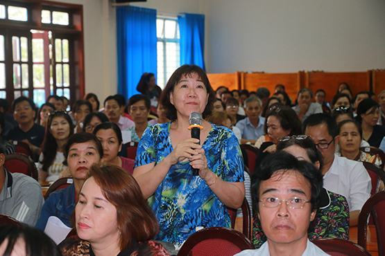 Phụ huynh đồng hành cùng con trong mùa thi