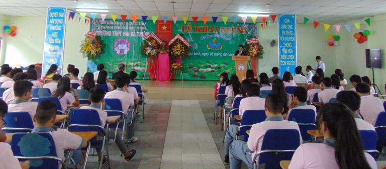 Trường THPT Tư Thục Hai Bà Trưng khai giảng năm học mới