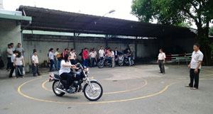 Đủ 18 tuổi được thi giấy phép lái xe hạng A2