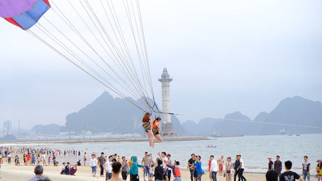 Dù bay hoạt động chui tại Hạ Long