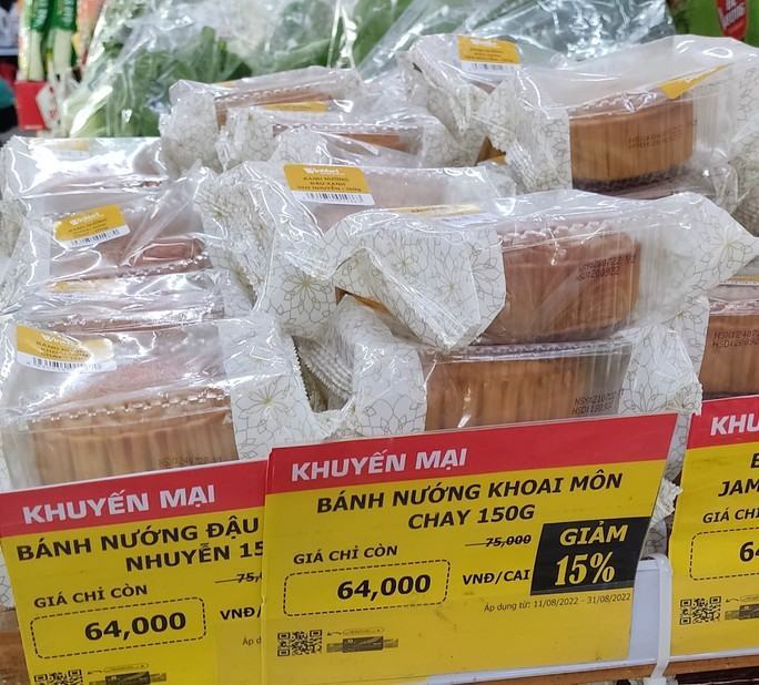 Đủ kiểu “xả hàng” bánh trung thu - Ảnh 3.