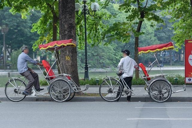 Du lịch “đóng băng”, xe ôm phố cổ nhớ “thời hoàng kim” ngày kiếm tiền triệu