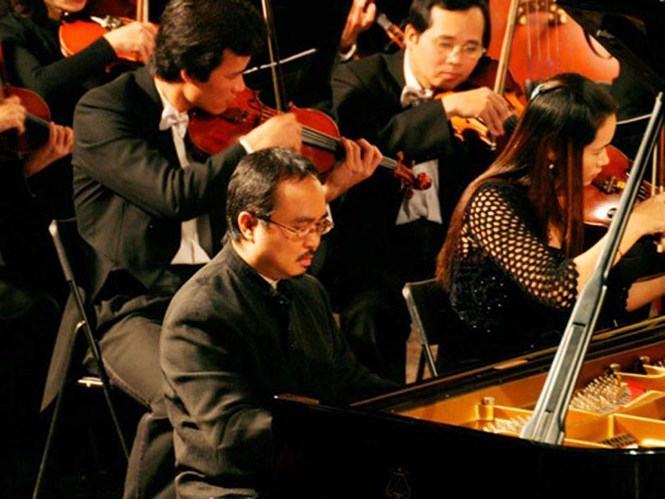 NSND Đặng Thái Sơn trong lần trở về nước biểu diễn  /// Ảnh: Nguyễn Đình Toán