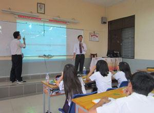 Đưa máy chiếu vào hoạt động giảng dạy