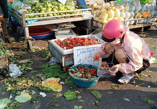 Đua nhau phù phép dâu tây - Ảnh 1.