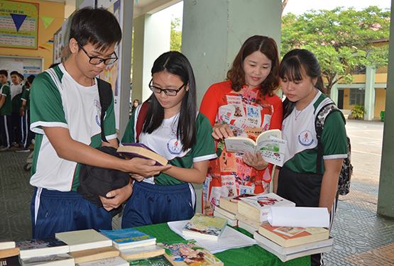 Dạy học theo dự án “Sách và tuổi trẻ”