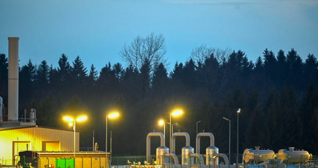 Đức thay đổi thái độ, ủng hộ EU cấm vận dầu mỏ của Nga ảnh 1