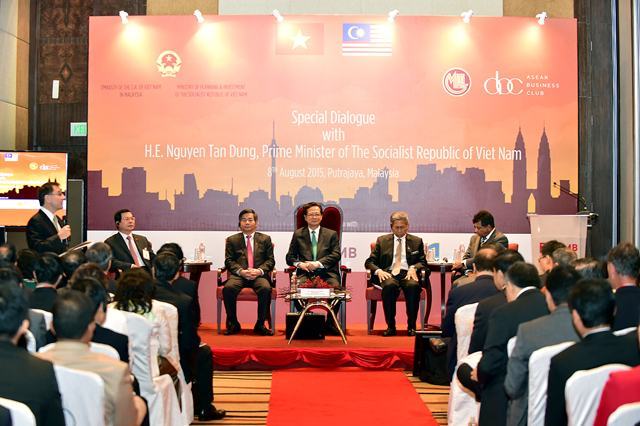 Thủ tướng dự đối thoại với Câu lạc bộ Doanh nhân ASEAN