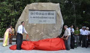 Dựng Bia lưu niệm căn cứ Tiểu ban Giáo dục miền Nam