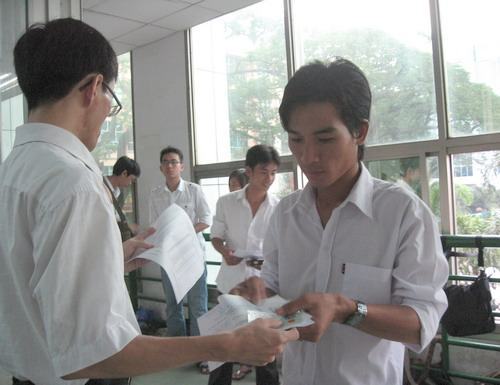 Đừng lấy tỉ lệ tốt nghiệp làm thước đo