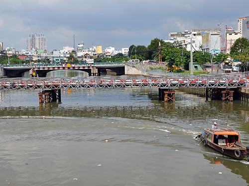Dừng lưu thông qua cầu Bông và cầu Hậu Giang