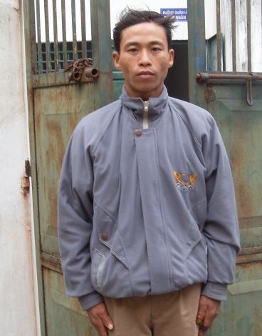 Đuổi đánh vợ, đâm chết hàng xóm