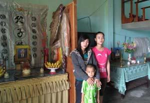 Đường đến trường vắng bóng mẹ cha