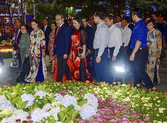 Khai mạc đường hoa Nguyễn Huệ Xuân Mậu Tuất