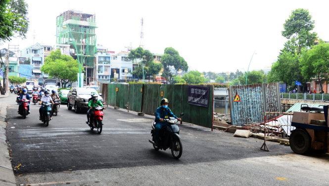 Lấp “hố tử thần” trên đường Trường Sa